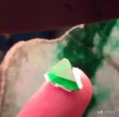 关于白山正阳绿翡翠原石的信息-第7张图片-翡翠网 关于白山正阳绿翡翠原石的信息-第7张图片-翡翠网