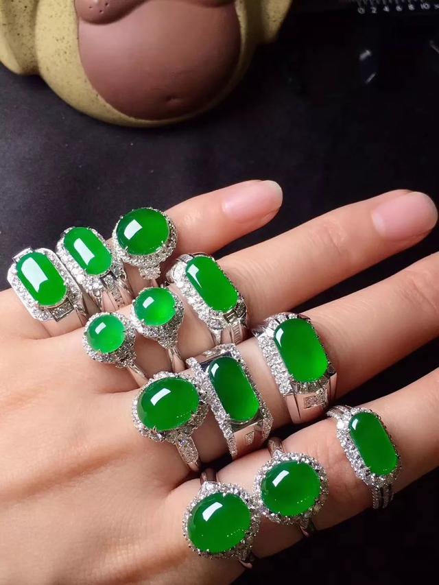 黄绿翡翠价格翡翠紫绿黄三色怎么叫-第2张图片-翡翠网 黄绿翡翠价格翡翠紫绿黄三色怎么叫-第2张图片-翡翠网