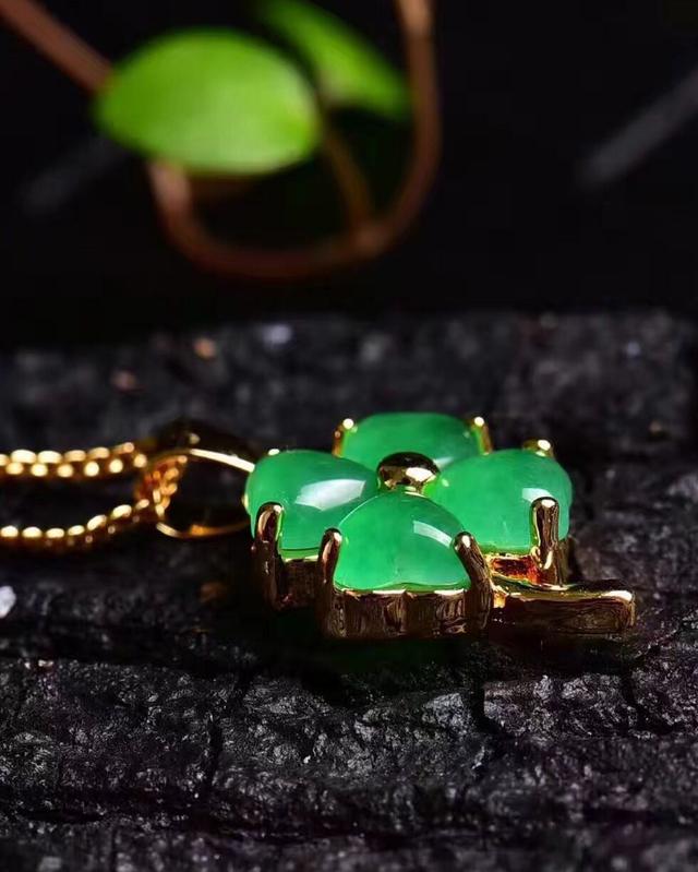 黄绿翡翠价格翡翠紫绿黄三色怎么叫-第4张图片-翡翠网 黄绿翡翠价格翡翠紫绿黄三色怎么叫-第4张图片-翡翠网