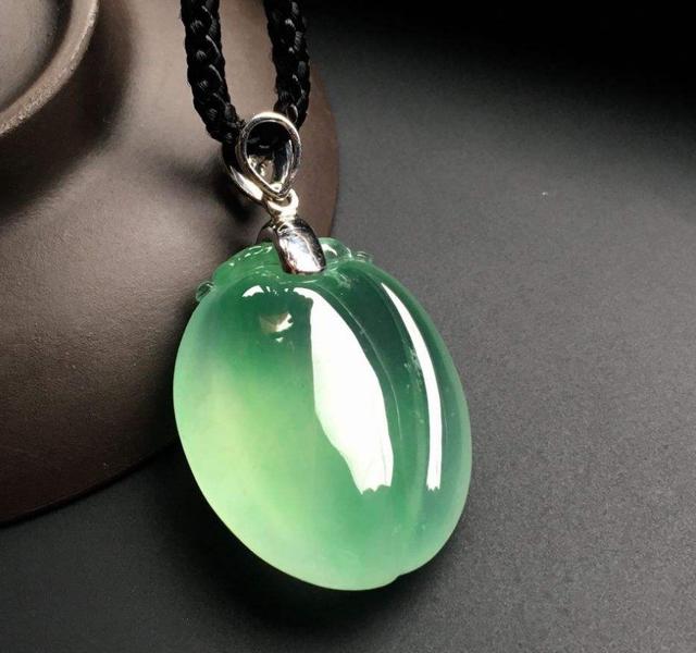 黄绿翡翠价格翡翠紫绿黄三色怎么叫-第5张图片-翡翠网 黄绿翡翠价格翡翠紫绿黄三色怎么叫-第5张图片-翡翠网