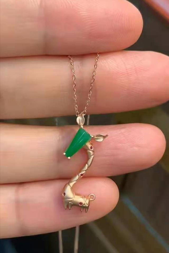 女士珠宝首饰图片,玉石首饰图片-第4张图片-翡翠网 女士珠宝首饰图片,玉石首饰图片-第4张图片-翡翠网