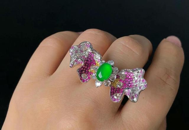 女士珠宝首饰图片,玉石首饰图片-第8张图片-翡翠网 女士珠宝首饰图片,玉石首饰图片-第8张图片-翡翠网