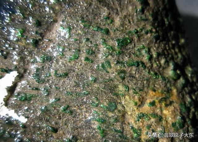 戴蟒饰品有什么寓意翡翠原石蟒带-第5张图片-翡翠网 戴蟒饰品有什么寓意翡翠原石蟒带-第5张图片-翡翠网