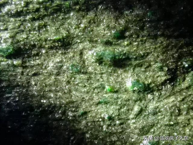 戴蟒饰品有什么寓意翡翠原石蟒带-第6张图片-翡翠网 戴蟒饰品有什么寓意翡翠原石蟒带-第6张图片-翡翠网