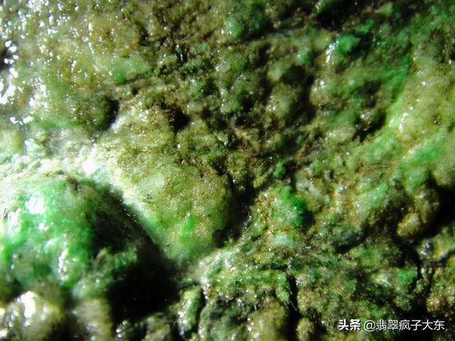 戴蟒饰品有什么寓意翡翠原石蟒带-第7张图片-翡翠网 戴蟒饰品有什么寓意翡翠原石蟒带-第7张图片-翡翠网