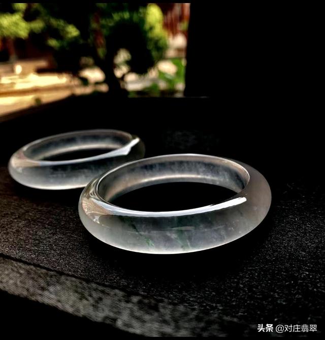翡翠手镯表面有结晶体的简单介绍-第4张图片-翡翠网 翡翠手镯表面有结晶体的简单介绍-第4张图片-翡翠网