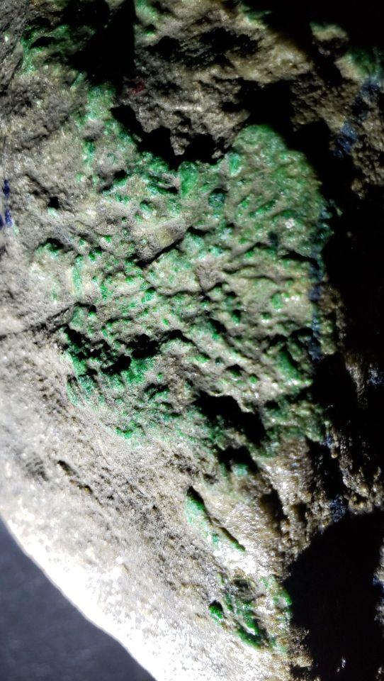 莫湾基原石松花翡翠原石上的松花包头-第2张图片-翡翠网 莫湾基原石松花翡翠原石上的松花包头-第2张图片-翡翠网