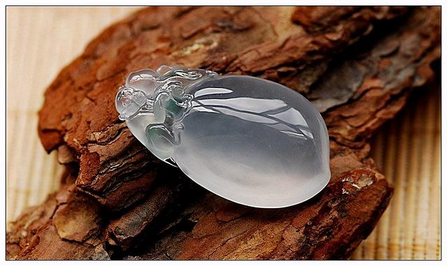 翡翠原石的种类介绍,翡翠原石怎么辨别-第9张图片-翡翠网 翡翠原石的种类介绍,翡翠原石怎么辨别-第9张图片-翡翠网