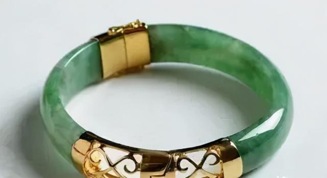 关于翡翠手镯有酸裂纹吗的信息-第1张图片-翡翠网 关于翡翠手镯有酸裂纹吗的信息-第1张图片-翡翠网