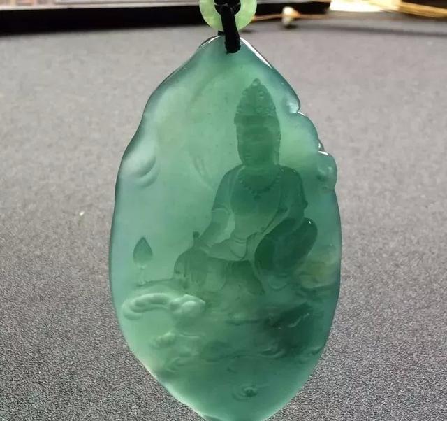 翡翠原石从切到成品过程翡翠原石做成品-第5张图片-翡翠网 翡翠原石从切到成品过程翡翠原石做成品-第5张图片-翡翠网