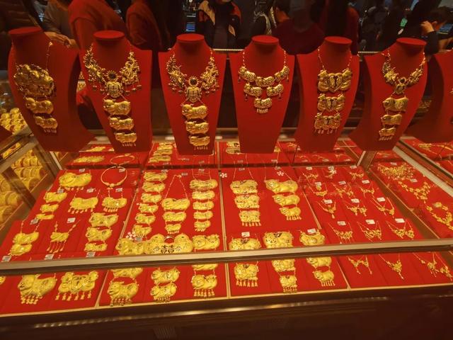 深圳金银首饰加工培训,银匠学徒前景怎么样-第5张图片-翡翠网 深圳金银首饰加工培训,银匠学徒前景怎么样-第5张图片-翡翠网