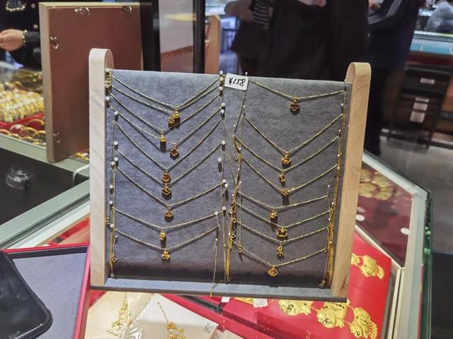 深圳金银首饰加工培训,银匠学徒前景怎么样-第8张图片-翡翠网 深圳金银首饰加工培训,银匠学徒前景怎么样-第8张图片-翡翠网