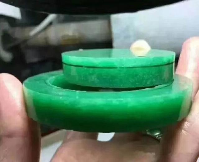 关于翡翠原石怎么鉴定是假的的信息-第2张图片-翡翠网 关于翡翠原石怎么鉴定是假的的信息-第2张图片-翡翠网