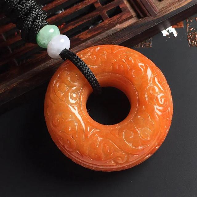 木那翡翠原石翡翠原石满黄翡开窗后肉质发黑-第10张图片-翡翠网 木那翡翠原石翡翠原石满黄翡开窗后肉质发黑-第10张图片-翡翠网