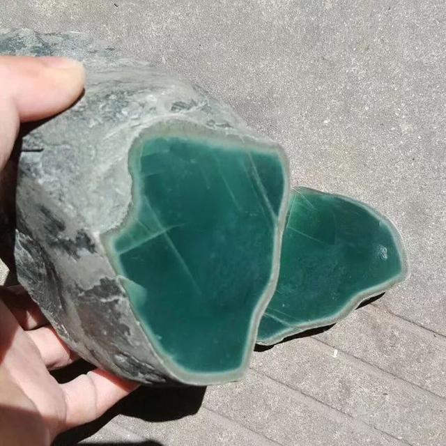 蓝水和老蓝水翡翠图解,冰种蓝水翡翠价格暴跌-第2张图片-翡翠网 蓝水和老蓝水翡翠图解,冰种蓝水翡翠价格暴跌-第2张图片-翡翠网