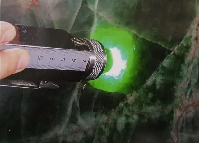 包含翡翠种水和原石的区别的词条-第2张图片-翡翠网 包含翡翠种水和原石的区别的词条-第2张图片-翡翠网