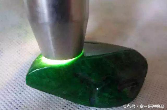 关于翡翠水头基本知识的信息-第6张图片-翡翠网 关于翡翠水头基本知识的信息-第6张图片-翡翠网