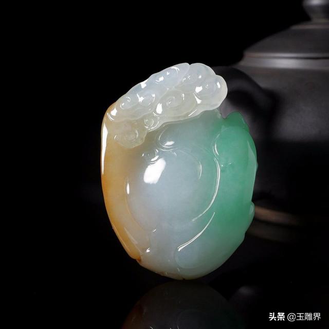 关于三色翡翠吊坠价格的信息-第6张图片-翡翠网 关于三色翡翠吊坠价格的信息-第6张图片-翡翠网