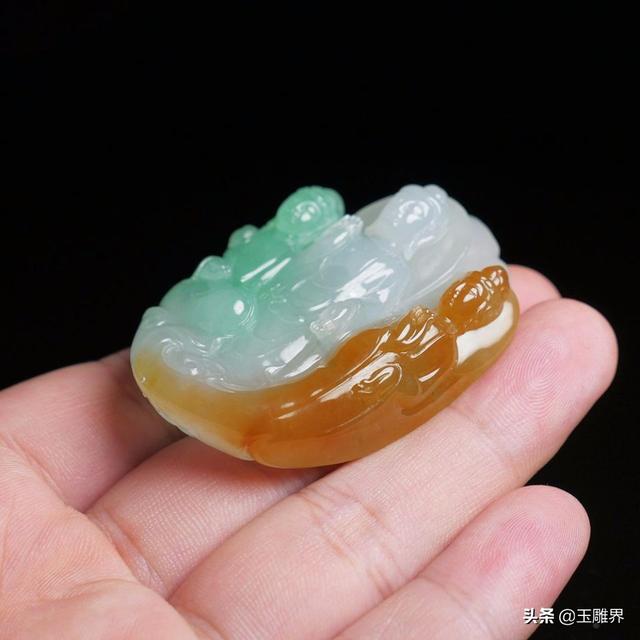 关于三色翡翠吊坠价格的信息-第7张图片-翡翠网 关于三色翡翠吊坠价格的信息-第7张图片-翡翠网