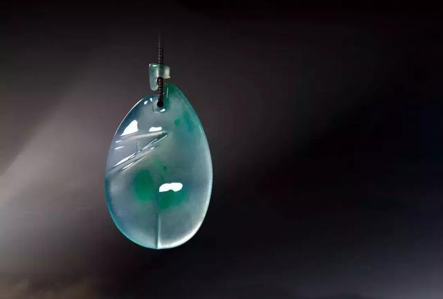 翡翠随形原石挂件流行趋势的简单介绍-第2张图片-翡翠网 翡翠随形原石挂件流行趋势的简单介绍-第2张图片-翡翠网