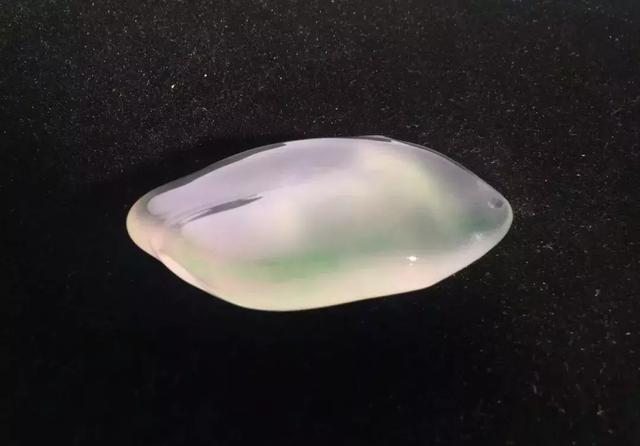 翡翠随形原石挂件流行趋势的简单介绍-第8张图片-翡翠网 翡翠随形原石挂件流行趋势的简单介绍-第8张图片-翡翠网