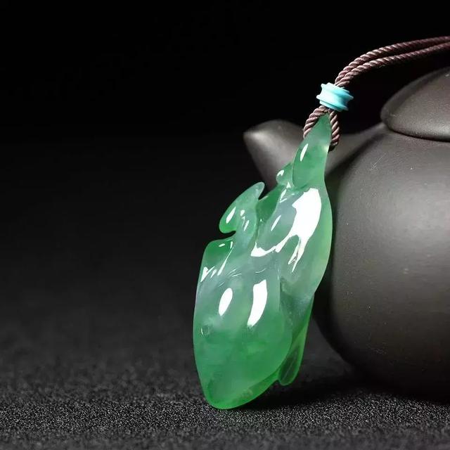 翡翠随形原石挂件流行趋势的简单介绍-第9张图片-翡翠网 翡翠随形原石挂件流行趋势的简单介绍-第9张图片-翡翠网