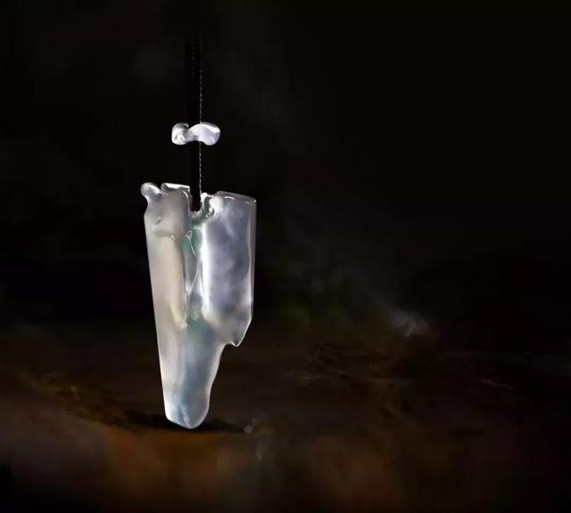 翡翠随形原石挂件流行趋势的简单介绍-第21张图片-翡翠网 翡翠随形原石挂件流行趋势的简单介绍-第21张图片-翡翠网