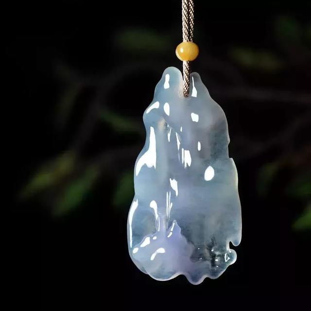 翡翠随形原石挂件流行趋势的简单介绍-第24张图片-翡翠网 翡翠随形原石挂件流行趋势的简单介绍-第24张图片-翡翠网