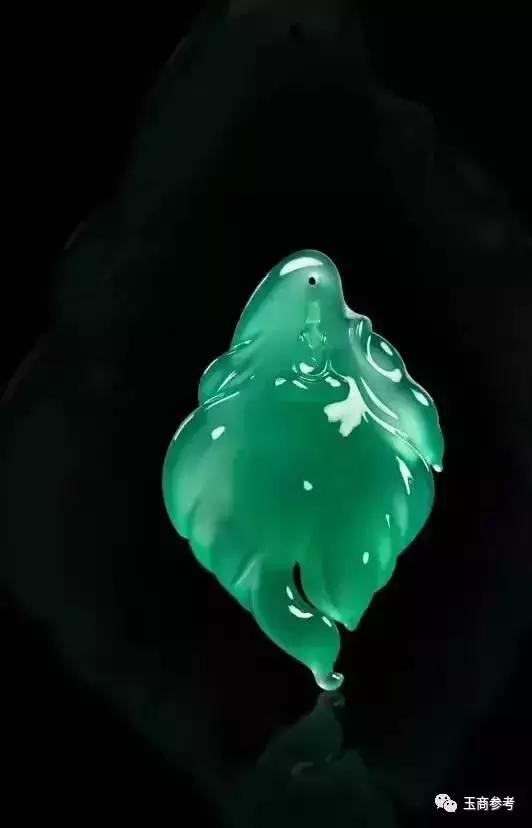 翡翠随形原石挂件流行趋势的简单介绍-第27张图片-翡翠网 翡翠随形原石挂件流行趋势的简单介绍-第27张图片-翡翠网