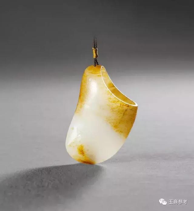 翡翠随形原石挂件流行趋势的简单介绍-第35张图片-翡翠网 翡翠随形原石挂件流行趋势的简单介绍-第35张图片-翡翠网