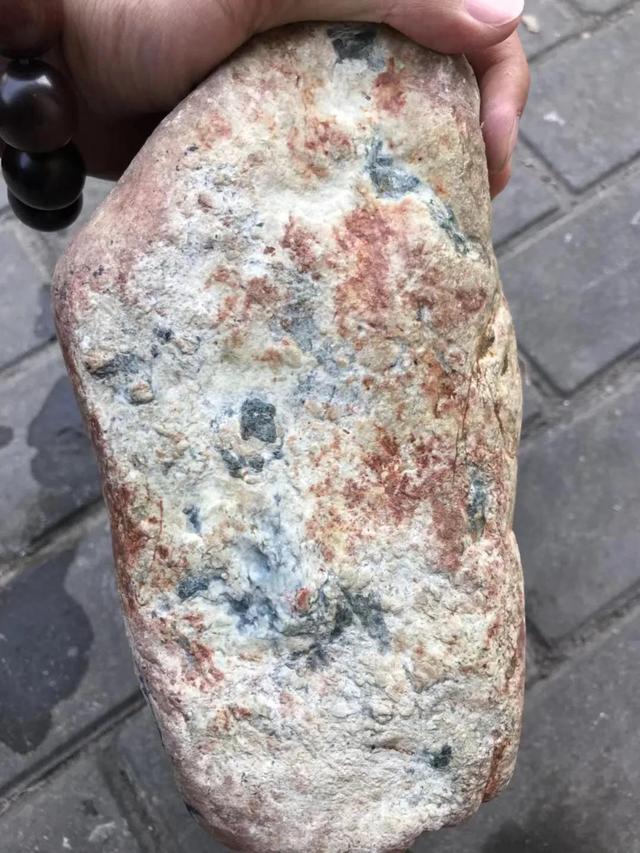 四川翡翠原石水膜,水沫共生翡翠原石-第1张图片-翡翠网 四川翡翠原石水膜,水沫共生翡翠原石-第1张图片-翡翠网