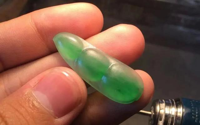 翡翠原石全抛光好不好真正的翡翠原石-第2张图片-翡翠网 翡翠原石全抛光好不好真正的翡翠原石-第2张图片-翡翠网