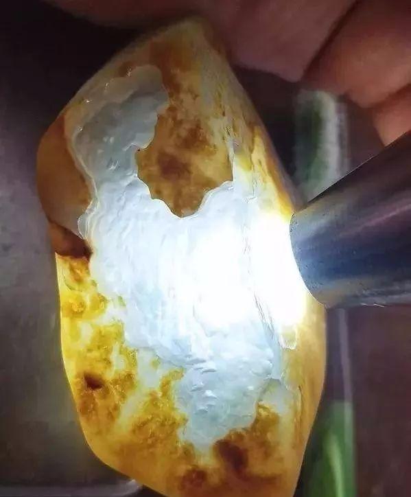 皮厚翡翠原石图木那原石皮厚吗-第1张图片-翡翠网 皮厚翡翠原石图木那原石皮厚吗-第1张图片-翡翠网