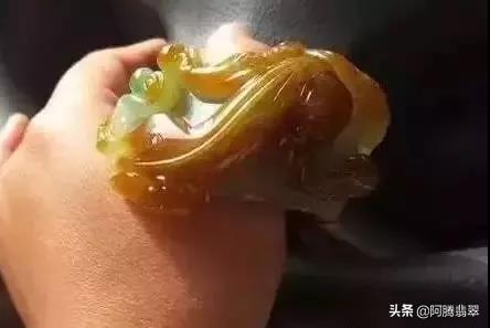 极品黄阳绿翡翠价格的简单介绍-第7张图片-翡翠网 极品黄阳绿翡翠价格的简单介绍-第7张图片-翡翠网