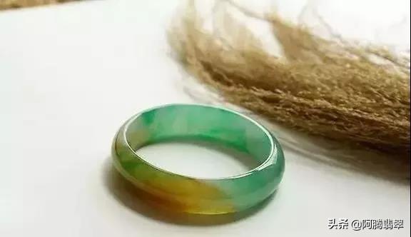 极品黄阳绿翡翠价格的简单介绍-第9张图片-翡翠网 极品黄阳绿翡翠价格的简单介绍-第9张图片-翡翠网