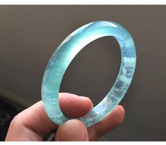 蓝水翡翠价格暴跌高冰种蓝水翡翠价格-第1张图片-翡翠网 蓝水翡翠价格暴跌高冰种蓝水翡翠价格-第1张图片-翡翠网