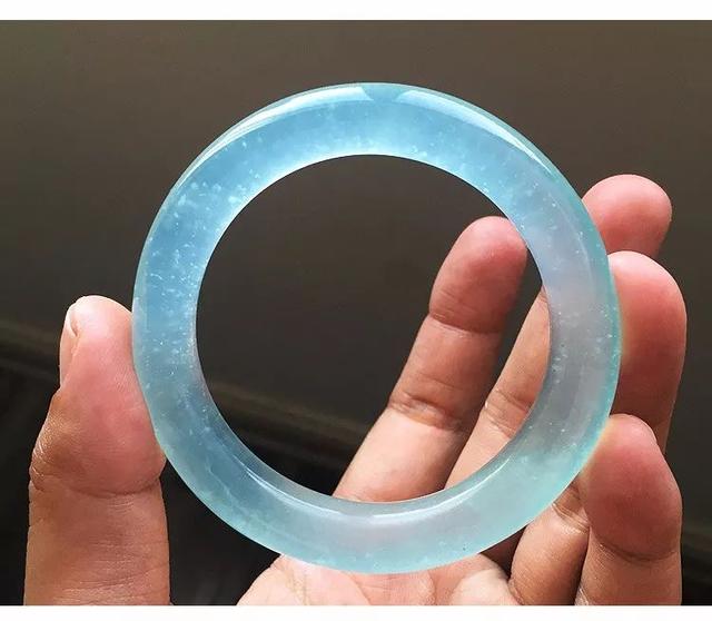 蓝水翡翠价格暴跌高冰种蓝水翡翠价格-第2张图片-翡翠网 蓝水翡翠价格暴跌高冰种蓝水翡翠价格-第2张图片-翡翠网