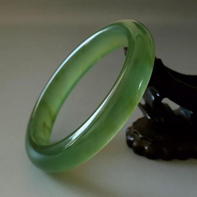 蓝水翡翠价格暴跌高冰种蓝水翡翠价格-第6张图片-翡翠网 蓝水翡翠价格暴跌高冰种蓝水翡翠价格-第6张图片-翡翠网