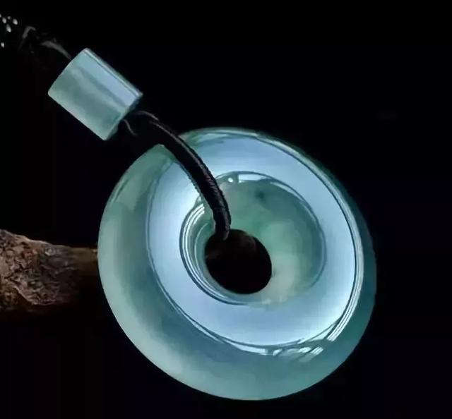 蓝水翡翠价格暴跌高冰种蓝水翡翠价格-第10张图片-翡翠网 蓝水翡翠价格暴跌高冰种蓝水翡翠价格-第10张图片-翡翠网