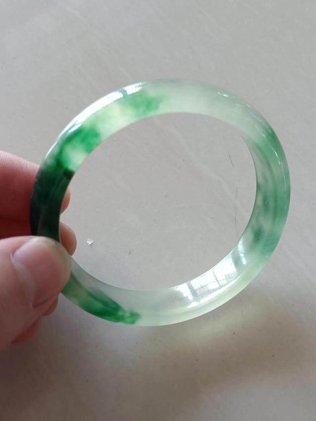A货翡翠手镯翡翠手镯有注胶算a货吗-第4张图片-翡翠网 A货翡翠手镯翡翠手镯有注胶算a货吗-第4张图片-翡翠网
