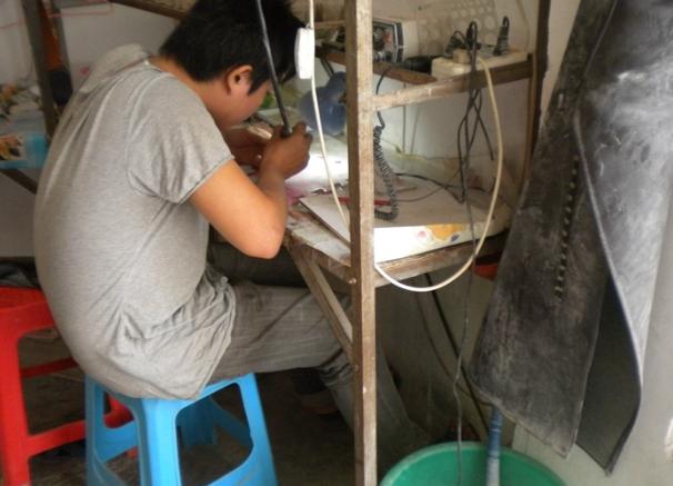 关于翡翠原石交易市场的信息-第14张图片-翡翠网 关于翡翠原石交易市场的信息-第14张图片-翡翠网