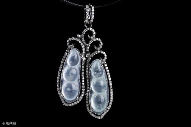 冰种翡翠原石的皮壳特点,冰种翡翠原石-第1张图片-翡翠网 冰种翡翠原石的皮壳特点,冰种翡翠原石-第1张图片-翡翠网