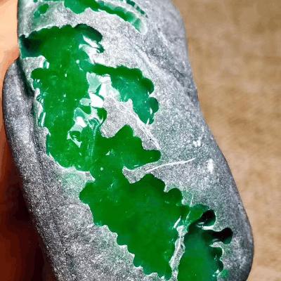 大马坎翡翠原石翡翠开窗原石-第8张图片-翡翠网 大马坎翡翠原石翡翠开窗原石-第8张图片-翡翠网