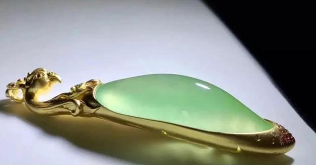 翡翠手镯磨成粉末,翡翠抛光粉区别图-第1张图片-翡翠网 翡翠手镯磨成粉末,翡翠抛光粉区别图-第1张图片-翡翠网