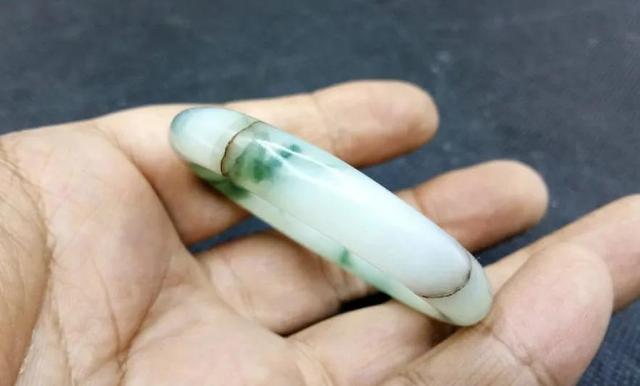 翡翠手镯磨成粉末,翡翠抛光粉区别图-第5张图片-翡翠网 翡翠手镯磨成粉末,翡翠抛光粉区别图-第5张图片-翡翠网