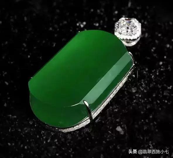 两百多的翡翠手镯是真的吗,翡翠种水是怎么形成的-第1张图片-翡翠网 两百多的翡翠手镯是真的吗,翡翠种水是怎么形成的-第1张图片-翡翠网