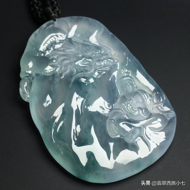 两百多的翡翠手镯是真的吗,翡翠种水是怎么形成的-第3张图片-翡翠网 两百多的翡翠手镯是真的吗,翡翠种水是怎么形成的-第3张图片-翡翠网