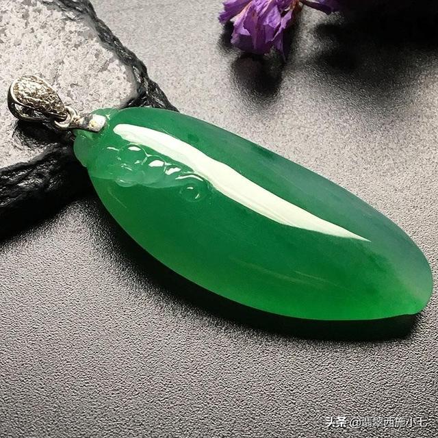 两百多的翡翠手镯是真的吗,翡翠种水是怎么形成的-第4张图片-翡翠网 两百多的翡翠手镯是真的吗,翡翠种水是怎么形成的-第4张图片-翡翠网