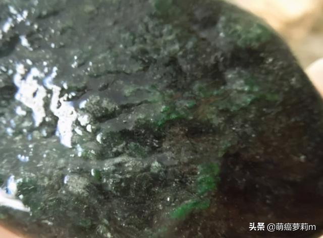 翡翠原石真假测试翡翠原石哪里可以鉴定-第1张图片-翡翠网 翡翠原石真假测试翡翠原石哪里可以鉴定-第1张图片-翡翠网