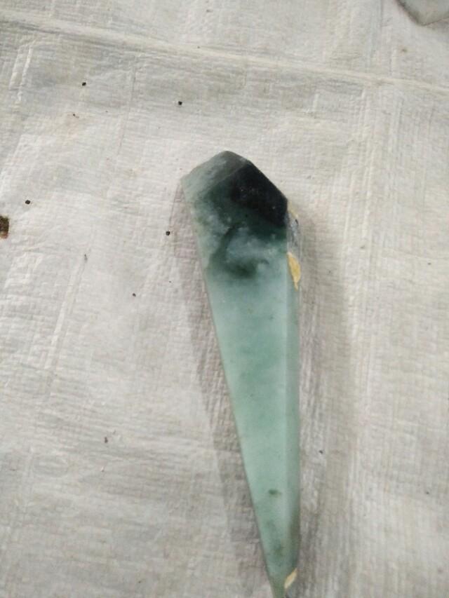 翡翠原石帝王绿180亿孙悟空翡翠原石-第1张图片-翡翠网